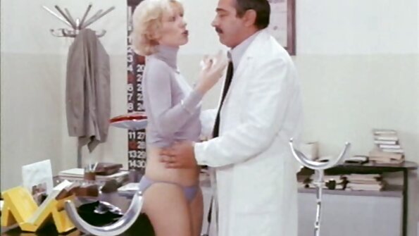 Ruski tinejdžerski anus se širom otvara nakon jebanja velikog kurca